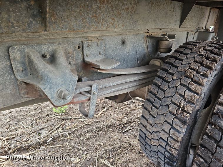 image for item DO2733 1998 GMC C6500  chipper truck