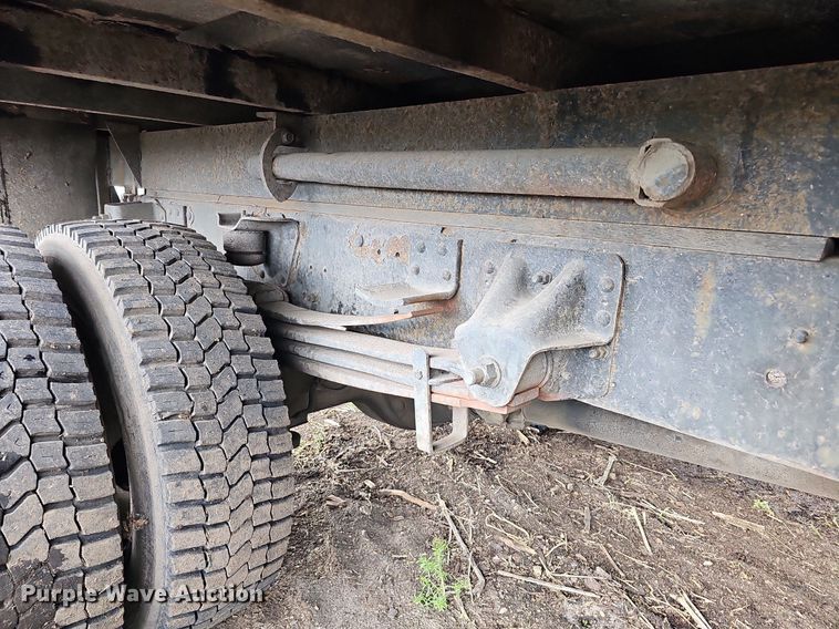 image for item DO2733 1998 GMC C6500  chipper truck