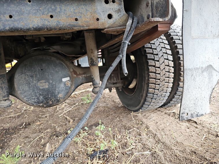 image for item DO2733 1998 GMC C6500  chipper truck