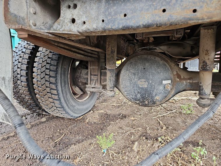 image for item DO2733 1998 GMC C6500  chipper truck