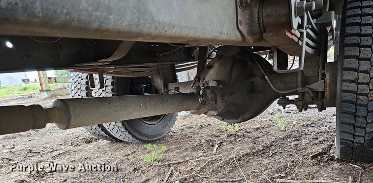 image for item DO2733 1998 GMC C6500  chipper truck