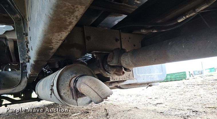 image for item DO2733 1998 GMC C6500  chipper truck