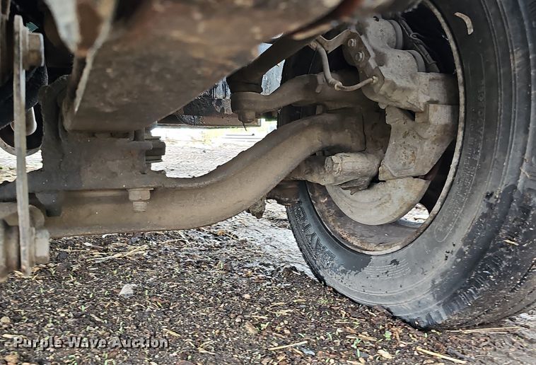 image for item DO2733 1998 GMC C6500  chipper truck