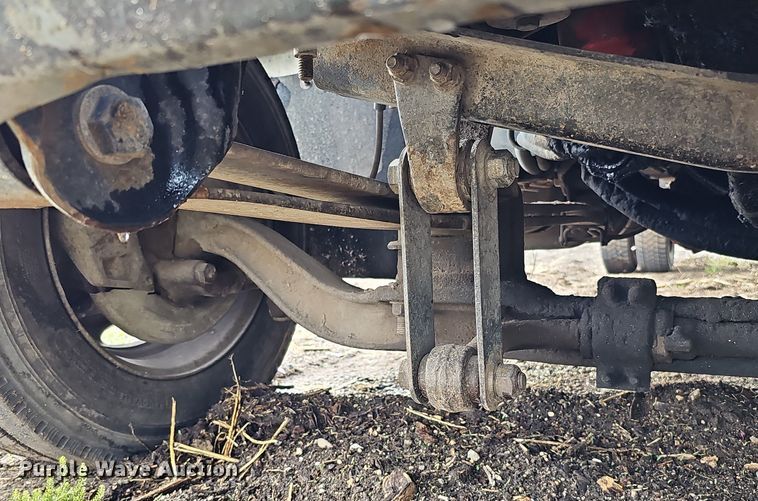 image for item DO2733 1998 GMC C6500  chipper truck