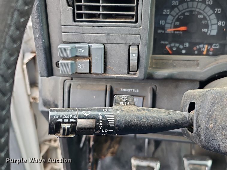 image for item DO2733 1998 GMC C6500  chipper truck