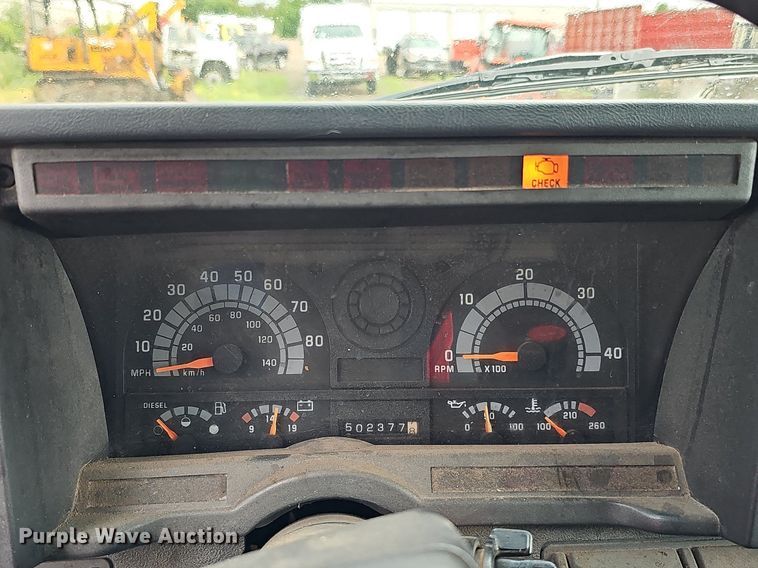 image for item DO2733 1998 GMC C6500  chipper truck