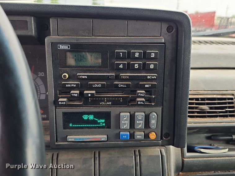 image for item DO2733 1998 GMC C6500  chipper truck