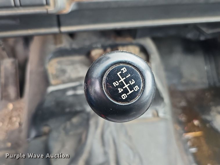 image for item DO2733 1998 GMC C6500  chipper truck