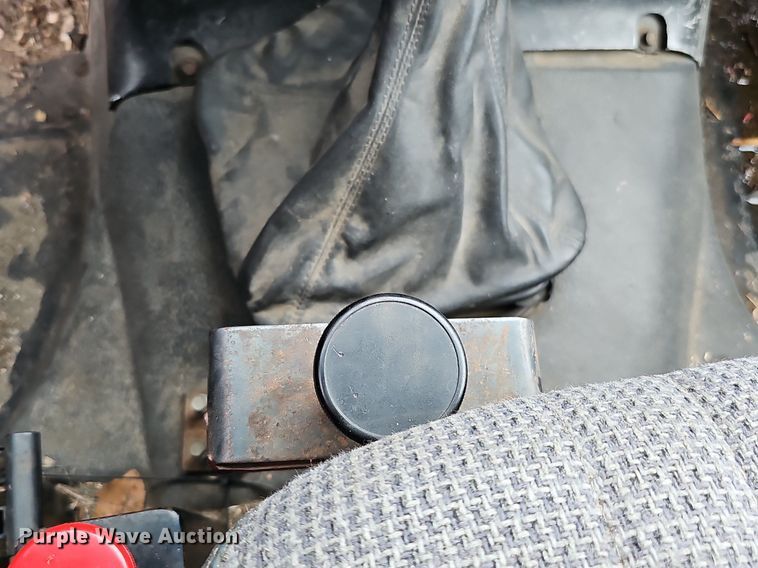 image for item DO2733 1998 GMC C6500  chipper truck