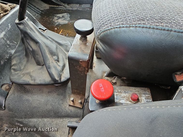 image for item DO2733 1998 GMC C6500  chipper truck