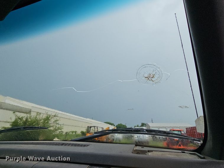 image for item DO2733 1998 GMC C6500  chipper truck