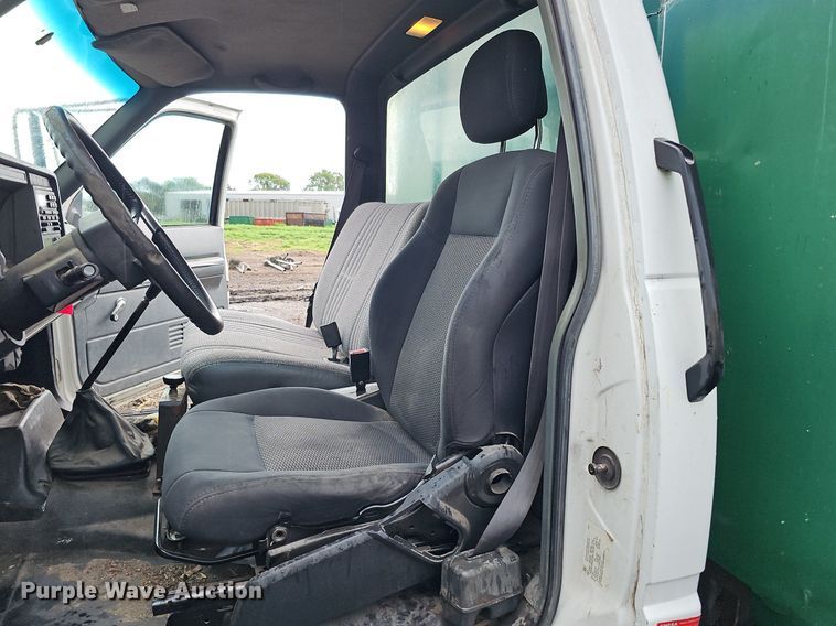 image for item DO2733 1998 GMC C6500  chipper truck