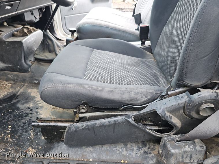 image for item DO2733 1998 GMC C6500  chipper truck