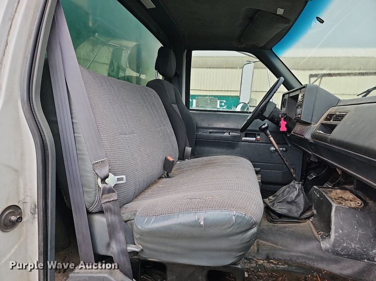 image for item DO2733 1998 GMC C6500  chipper truck