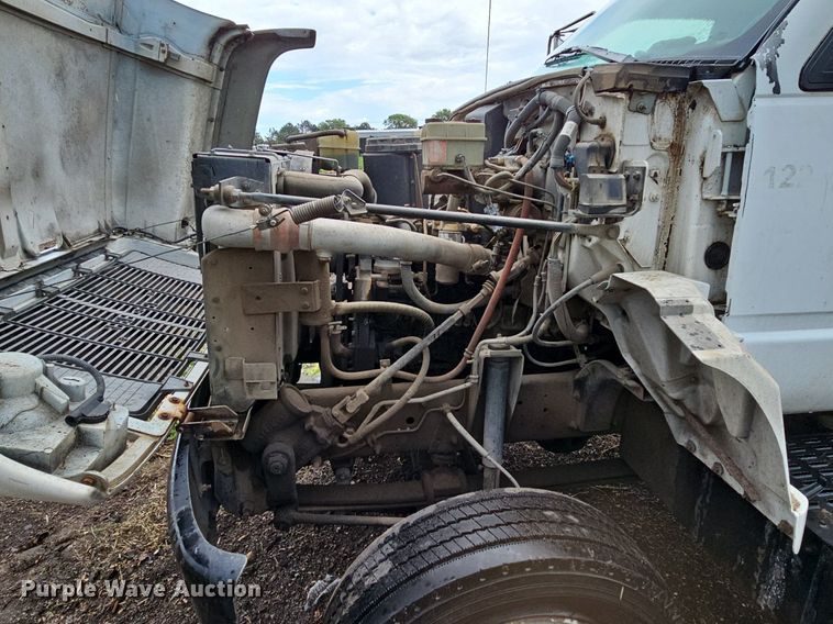 image for item DO2733 1998 GMC C6500  chipper truck