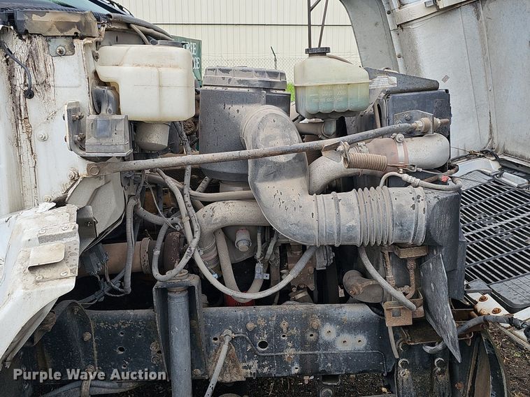 image for item DO2733 1998 GMC C6500  chipper truck