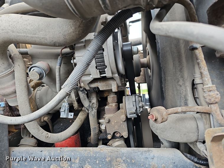 image for item DO2733 1998 GMC C6500  chipper truck