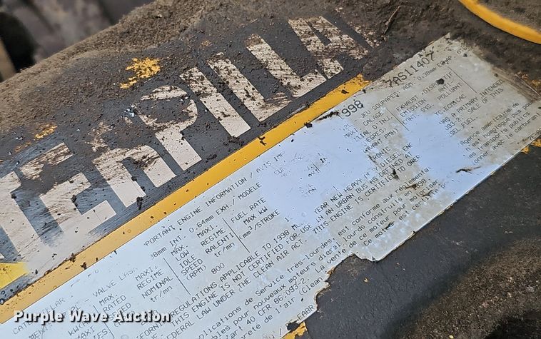 image for item DO2733 1998 GMC C6500  chipper truck