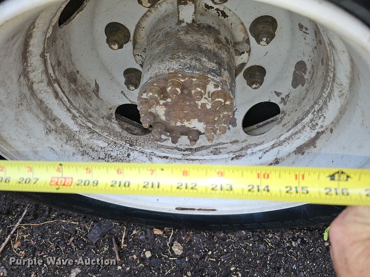 image for item DO2733 1998 GMC C6500  chipper truck