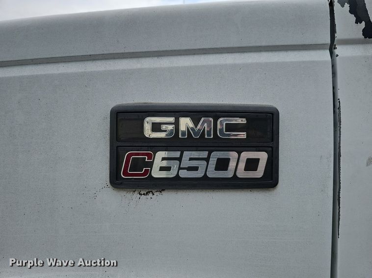 image for item DO2733 1998 GMC C6500  chipper truck