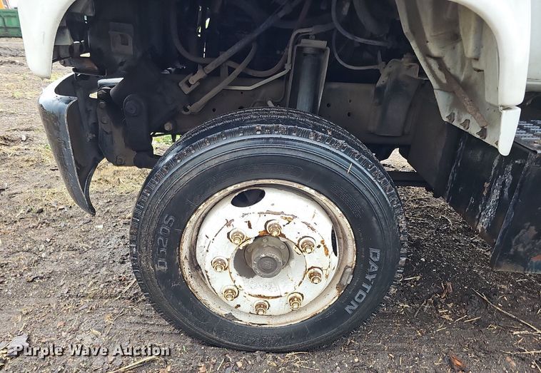 image for item DO2733 1998 GMC C6500  chipper truck