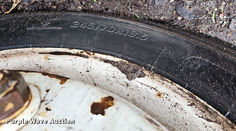 image for item DO2733 1998 GMC C6500  chipper truck