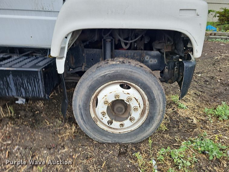 image for item DO2733 1998 GMC C6500  chipper truck