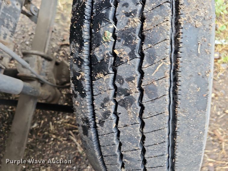 image for item DO2733 1998 GMC C6500  chipper truck