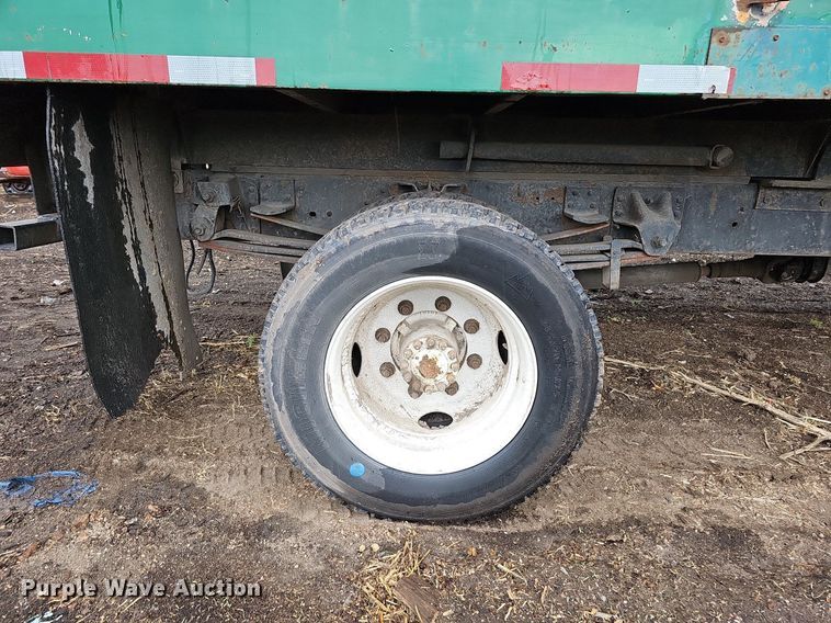 image for item DO2733 1998 GMC C6500  chipper truck