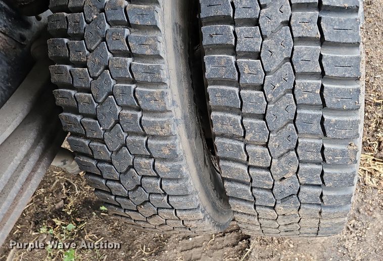 image for item DO2733 1998 GMC C6500  chipper truck