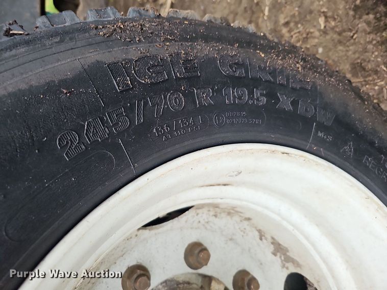 image for item DO2733 1998 GMC C6500  chipper truck