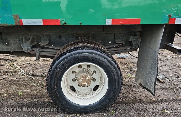 image for item DO2733 1998 GMC C6500  chipper truck