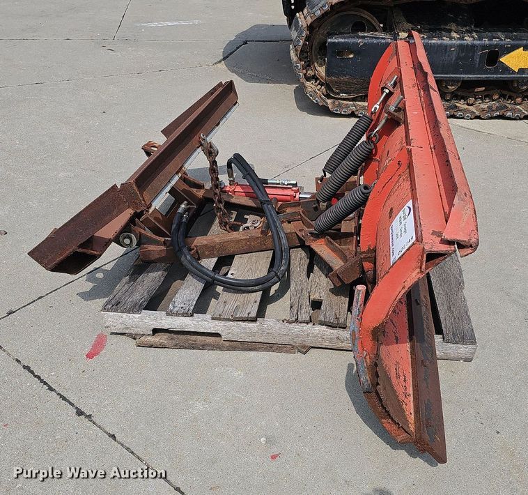 image for item DO2749 78" W skid steer snow pusher
