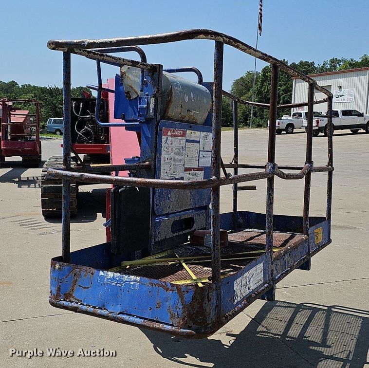 image for item DO2752 2007 Aichi SR18A  boom lift