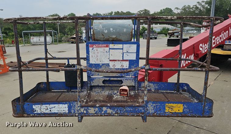 image for item DO2752 2007 Aichi SR18A  boom lift