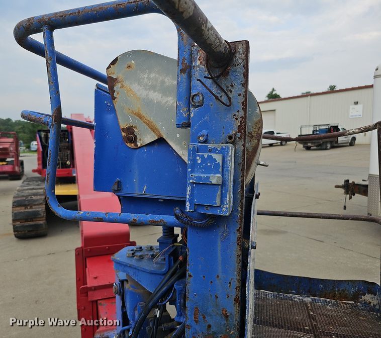 image for item DO2752 2007 Aichi SR18A  boom lift