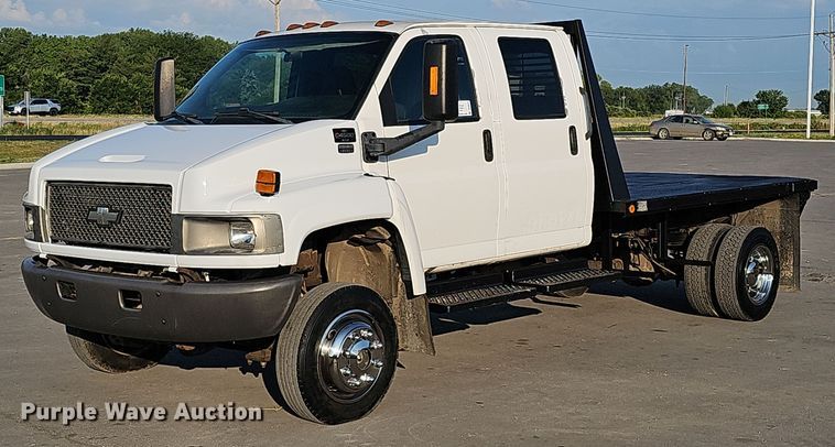 image for item DO2812 2005 Chevrolet C4500  Crew Cab flatbed truck
