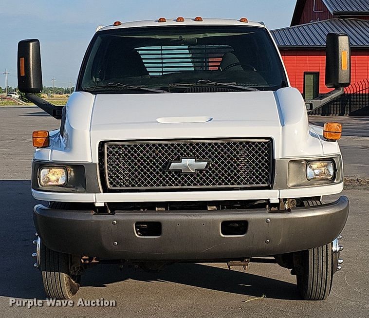image for item DO2812 2005 Chevrolet C4500  Crew Cab flatbed truck