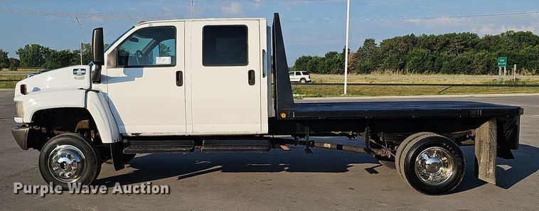 image for item DO2812 2005 Chevrolet C4500  Crew Cab flatbed truck