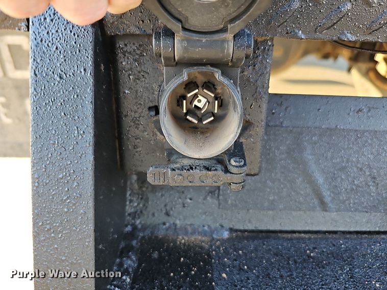 image for item DO2812 2005 Chevrolet C4500  Crew Cab flatbed truck