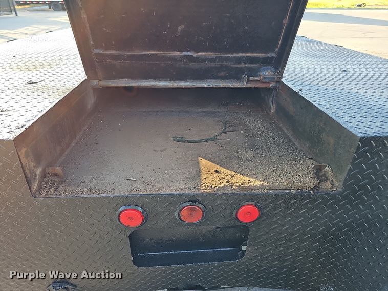 image for item DO2812 2005 Chevrolet C4500  Crew Cab flatbed truck