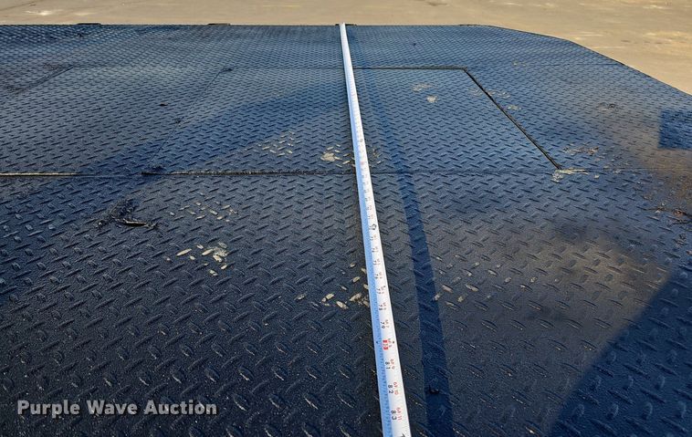 image for item DO2812 2005 Chevrolet C4500  Crew Cab flatbed truck