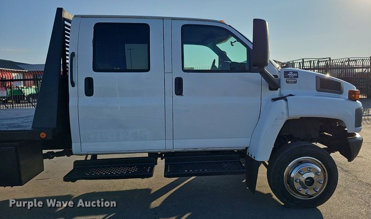 image for item DO2812 2005 Chevrolet C4500  Crew Cab flatbed truck