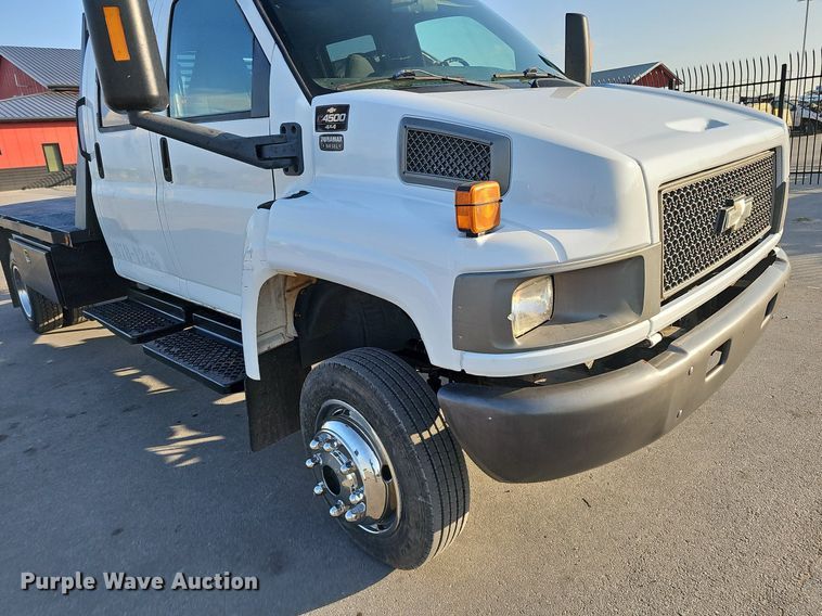image for item DO2812 2005 Chevrolet C4500  Crew Cab flatbed truck