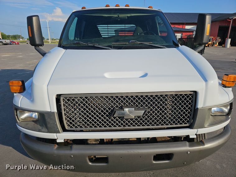 image for item DO2812 2005 Chevrolet C4500  Crew Cab flatbed truck