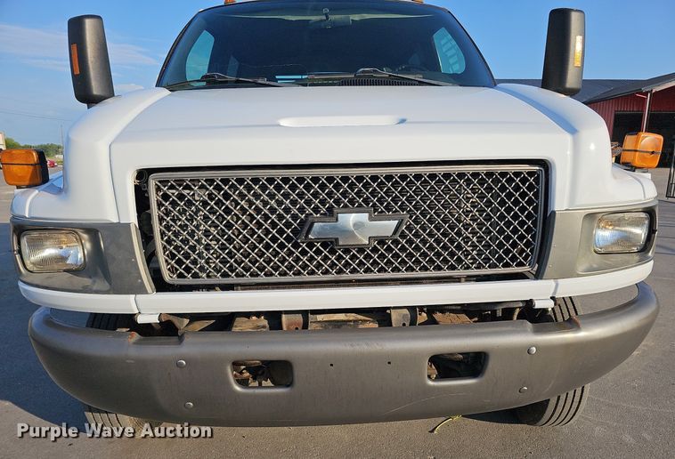 image for item DO2812 2005 Chevrolet C4500  Crew Cab flatbed truck