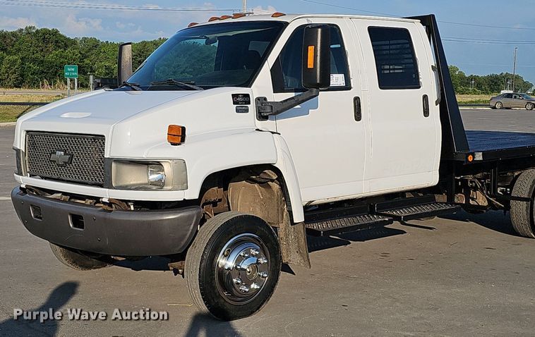 image for item DO2812 2005 Chevrolet C4500  Crew Cab flatbed truck