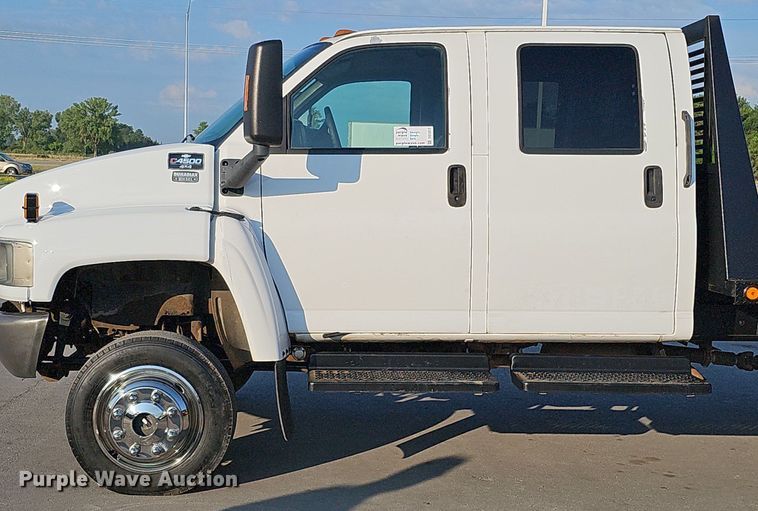 image for item DO2812 2005 Chevrolet C4500  Crew Cab flatbed truck