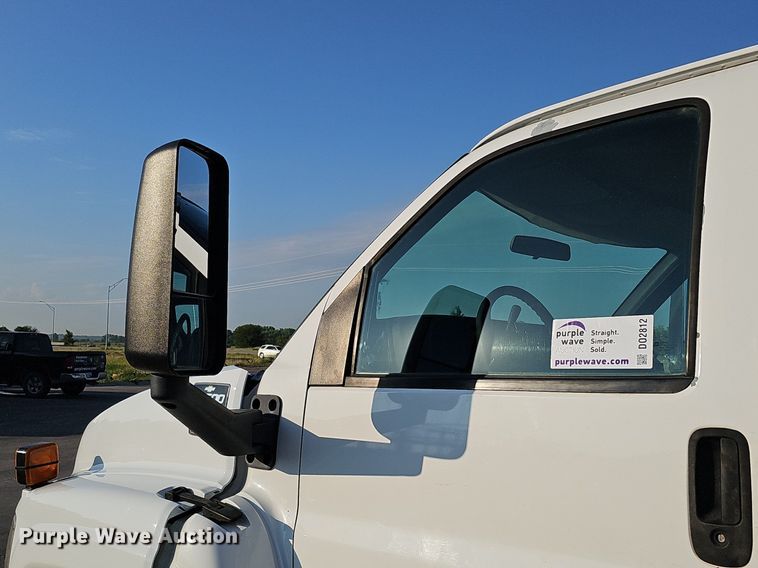 image for item DO2812 2005 Chevrolet C4500  Crew Cab flatbed truck