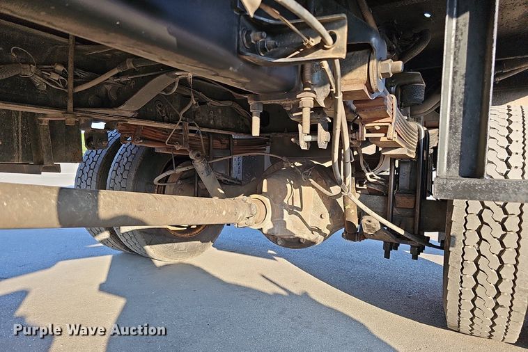 image for item DO2812 2005 Chevrolet C4500  Crew Cab flatbed truck